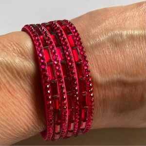 NWT Fuchsia Pink Beaded Snap Bracelet